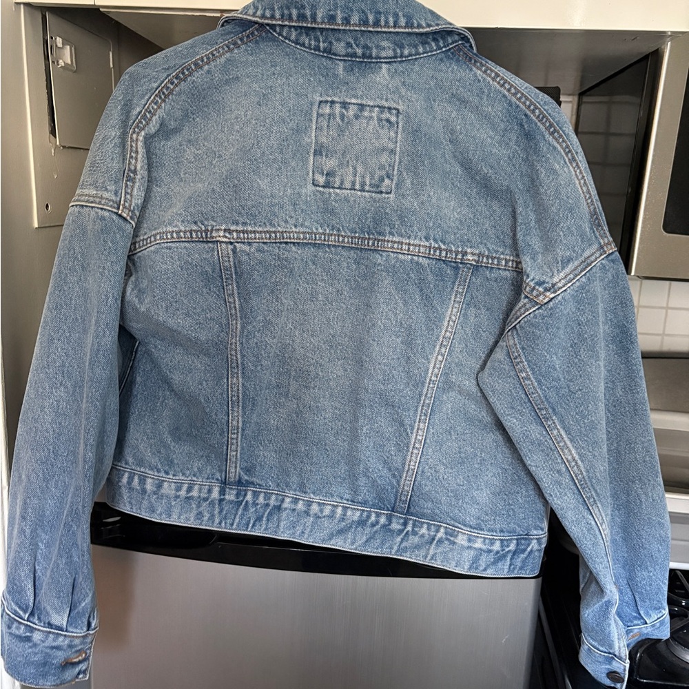 Abercrombie & Fitch Light Wash Denim Jacket Never Worn Size S - Picture 3 of 3